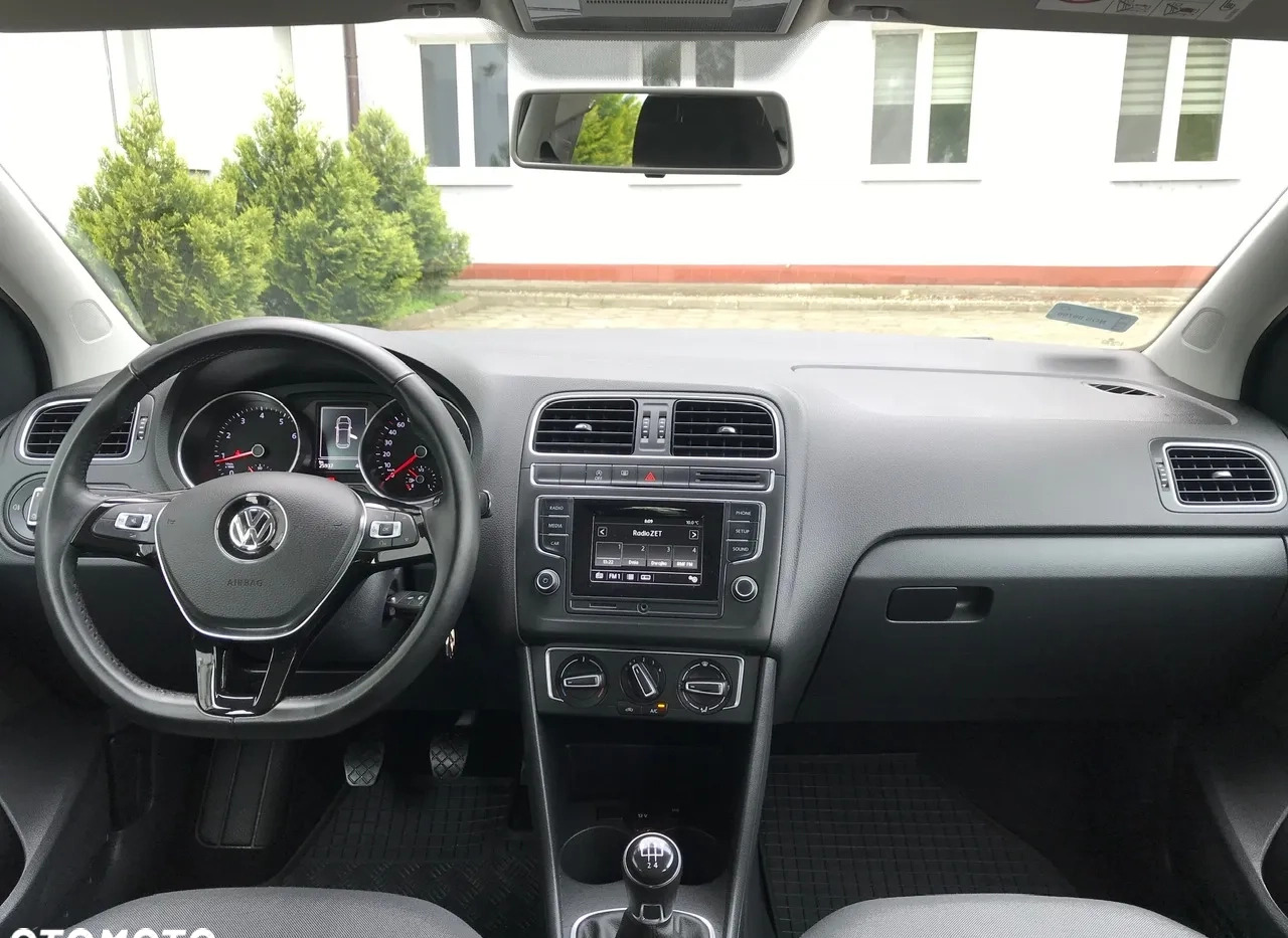 Volkswagen Polo cena 46900 przebieg: 25937, rok produkcji 2015 z Trzebnica małe 254